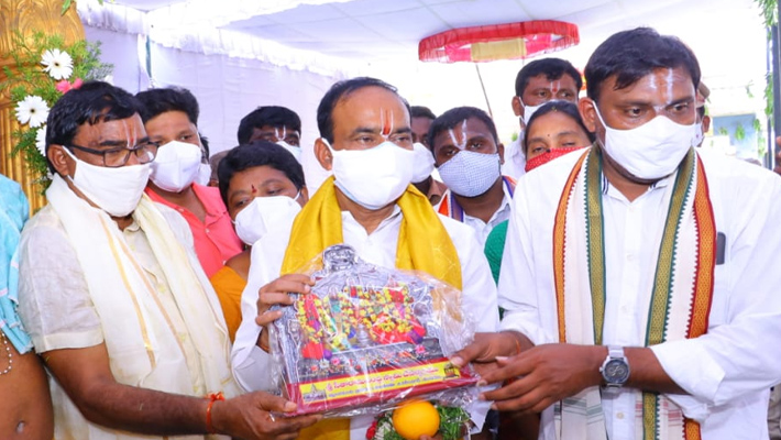 ఎలాగైనా ప్రజలను కాపాడుకుంటాం : ఈటల