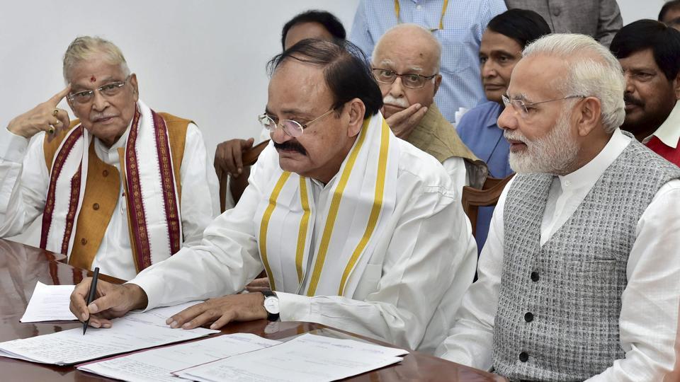 నామినేషన్ దాఖలు చేసిన వెంకయ్య నాయుడు నామినేషన్ దాఖలు చేసిన వెంకయ్య నాయుడు