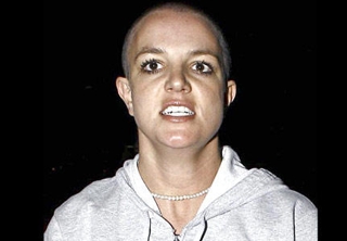 డ్రగ్స్‌లో దొరక్కుండా ఉండేందుకు అమెరికన్‌ పాప్‌ గాయని గుండు