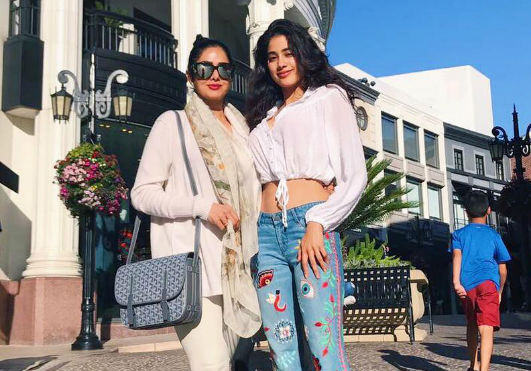 లాస్‌ ఏంజిల్స్‌ వీధుల్లో అతిలోక సుందరి చక్కర్లు