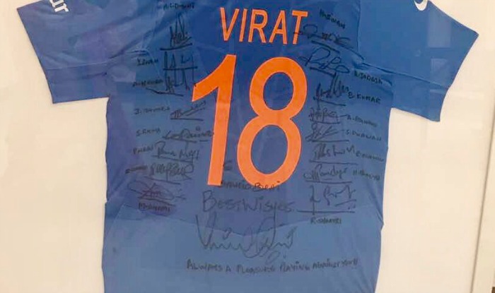 స్నేహబంధం : కోహ్లీ చొక్కా వేలం వేసిన పాక్ క్రికెటర్