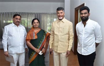 సీఎం చంద్రబాబును ఆహ్వానించిన పరిటాల శ్రీరామ్
