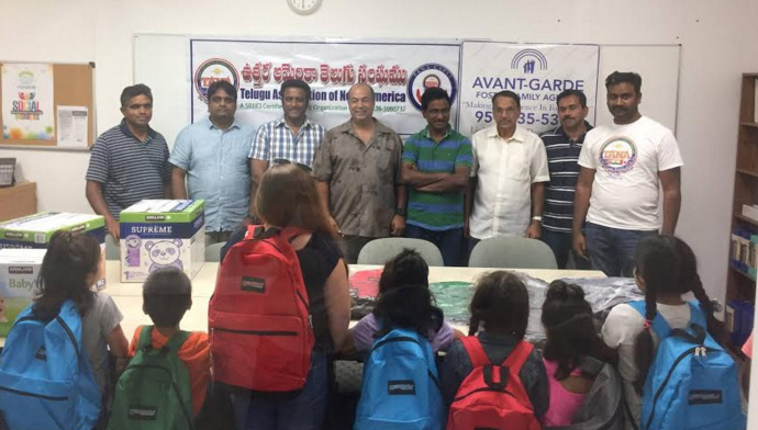 లాస్ ఏంజెలిస్ లో ‘తానా’ బ్యాగ్ ల పంపిణీ