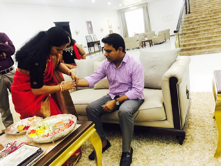 కేటీఆర్‌కు రాఖీ కట్టిన కవిత