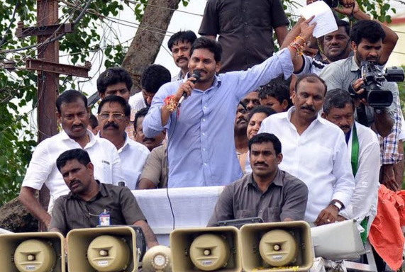 YS Jagan Addressing at Roadshow in Nandyal