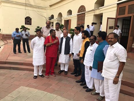 కేంద్ర గ్రామీణాభివృద్ధి శాఖా మంత్రితో లోకేష్ సమావేశం