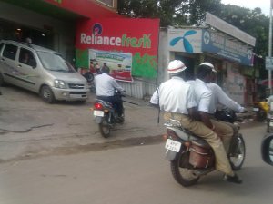 పడింది.. ఇప్పటికి 242మందికి మెమోలు