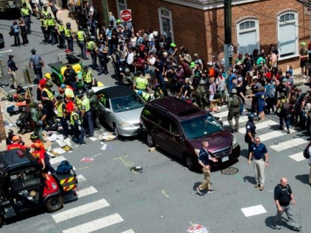 శ్వేతజాతీయుల ర్యాలీలో హింస