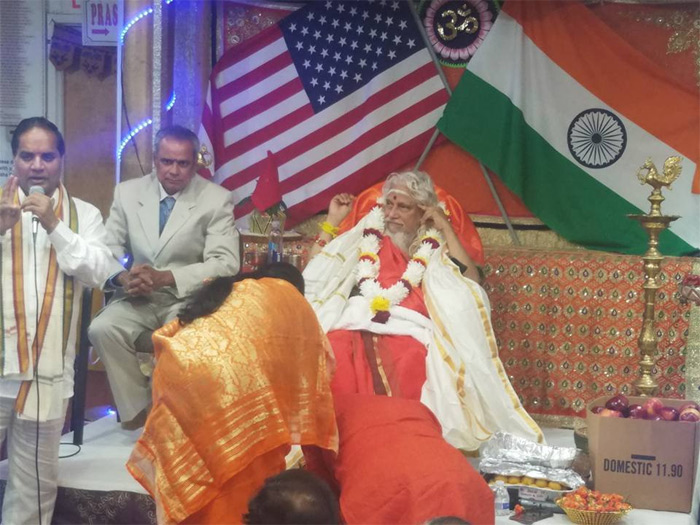 న్యూజెర్సిలో జెండా ఎగురవేసిన విశ్వంజీ న్యూజెర్సిలో జెండా ఎగురవేసిన విశ్వంజీ