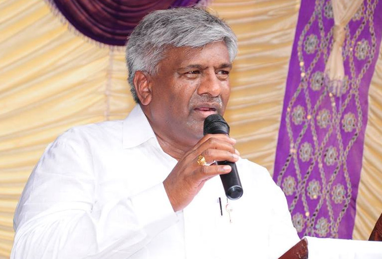 శ్మశానవాటికకు విరాళం…అభినందనీయం – జయరామ్ కోమటి