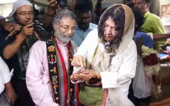 నిరాడంబరంగా ఉక్కు మహిళ వివాహం