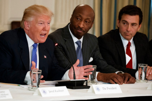 సలహా మండళ్లను రద్దు చేసిన డొనాల్డ్‌ ట్రంప్‌