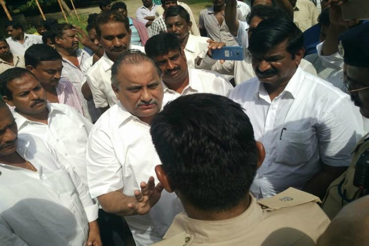 చంద్రబాబునాయుడు కనుచూపు మేరలో ఉండగా…..