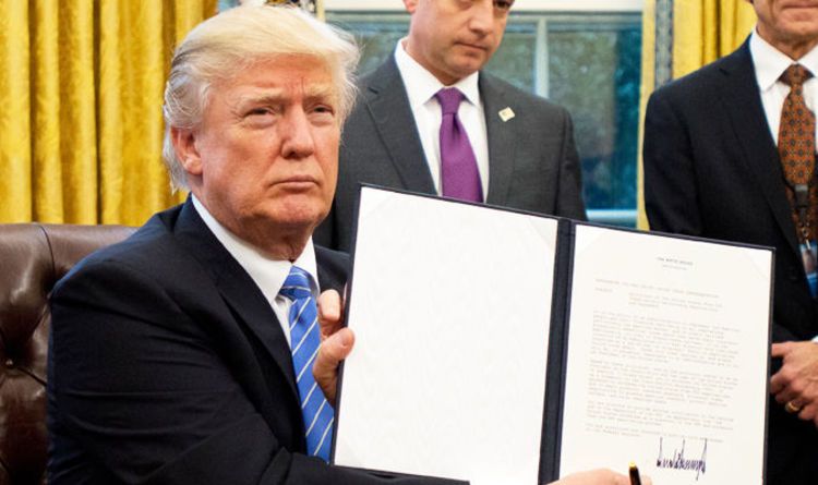 Federal Judge In Hawaii Extends Court Order Blocking Trump Travel Ban 