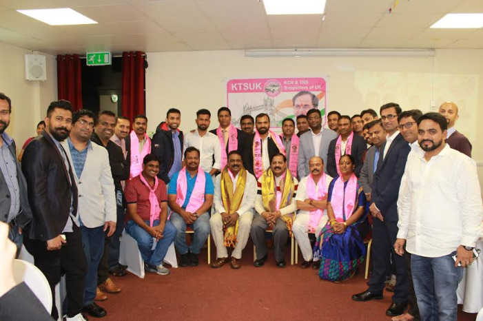 లండన్‌లో ఎన్నారైలతో టీఆర్‌ఎస్ నేతల మీట్ అండ్ గ్రీట్