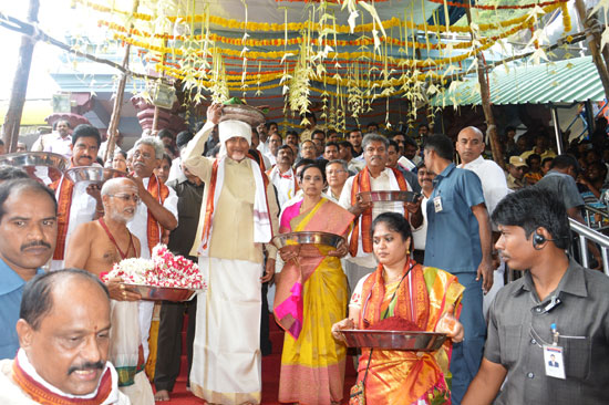 దుర్గమ్మ సన్నిధిలో చంద్రబాబు దంపతులు