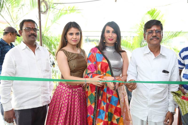 Actress Ranjanaa Mishra Inaugurates Pochampally Ikat Art Mela At Nizampet 
