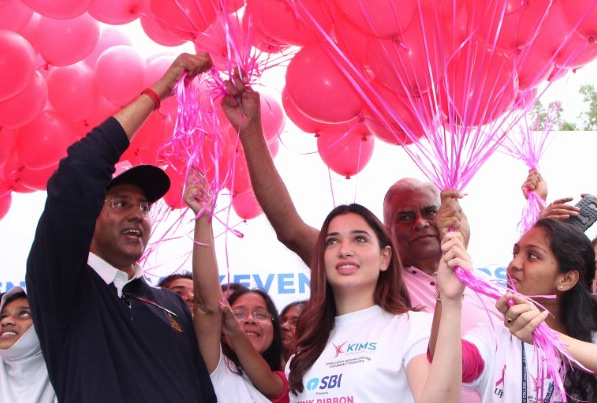 2కే పింక్‌ రిబ్బన్‌ వాక్‌ను ప్రారంభించిన తమన్నా