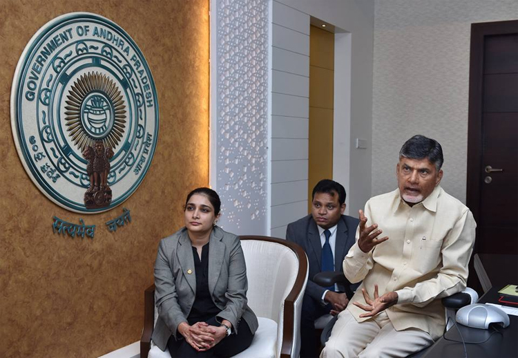 ఎమిరేట్స్ ప్రతినిధులతో ముఖ్యమంత్రి చంద్రబాబు వీడియో కాన్ఫరెన్స్