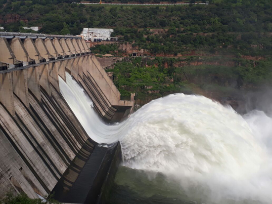 శ్రీశైలం గేట్లు ఎత్తివేత