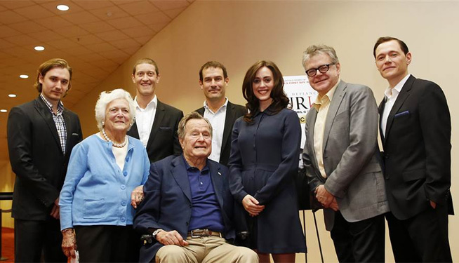 సీనియర్‌ బుష్‌ లైంగికంగా వేధించారు