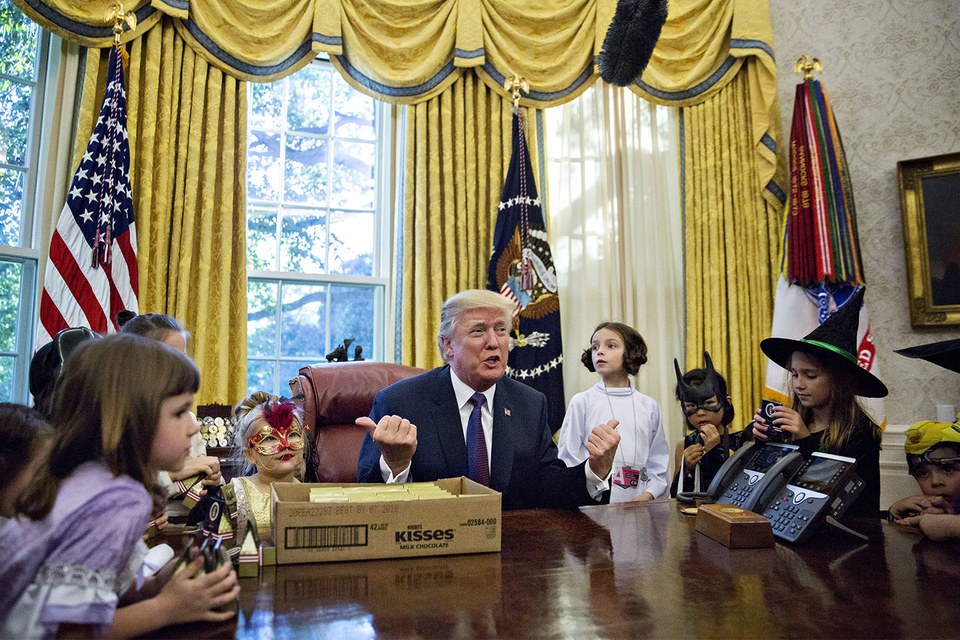హాలోవీన్‌ ప్లిలలతో సరదాగా ట్రంప్‌