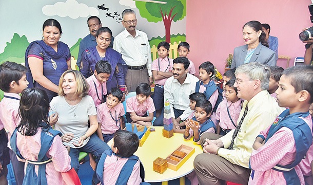 టెమ్రీస్‌ స్కూల్‌ను సందర్శించిన అమెరికా ప్రతినిధుల బృందం