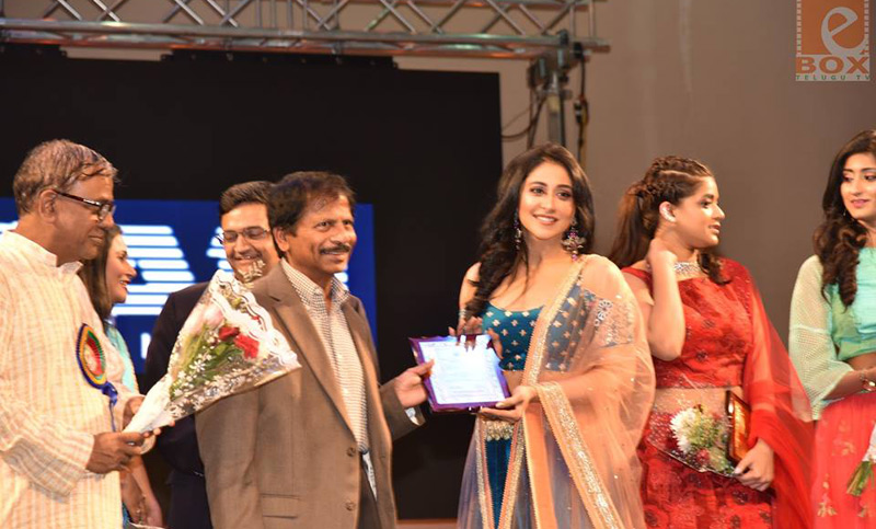 టిఫాస్ దీపావళి వేడుకల్లో తారల కోలాహలం