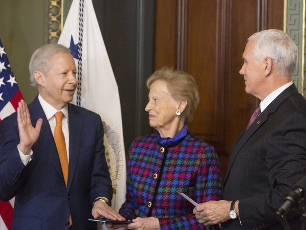 అమెరికా రాయబారిగా కెన్నెత్‌ ప్రమాణం