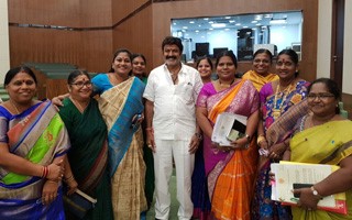 బాలయ్యను అభినందించిన మహిళా ఎమ్మెల్యేలు