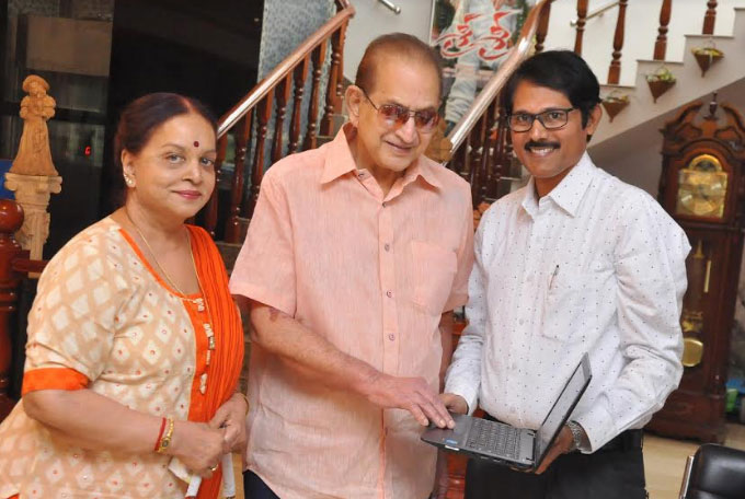 సూపర్ స్టార్ కృష్ణ ఆవిష్కరించిన కృష్ణ మహేష్ ల ఆనంద భవనం