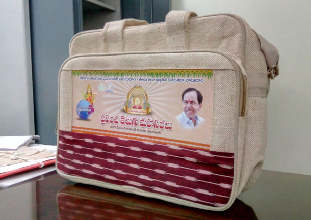 ప్రపంచ తెలుగు మహాసభల కిట్ల పంపిణీ