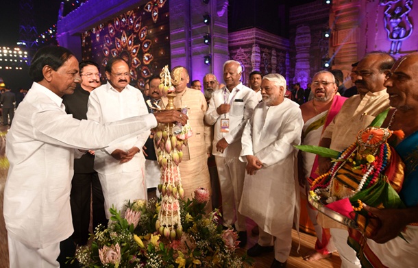 అట్టహాసంగా ప్రపంచ తెలుగు మహాసభలు ప్రారంభం