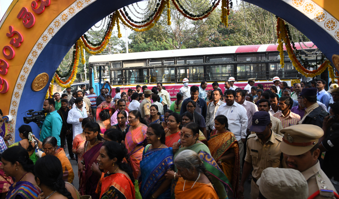 భాగ్యనగరంలో తెలుగు వెలుగు