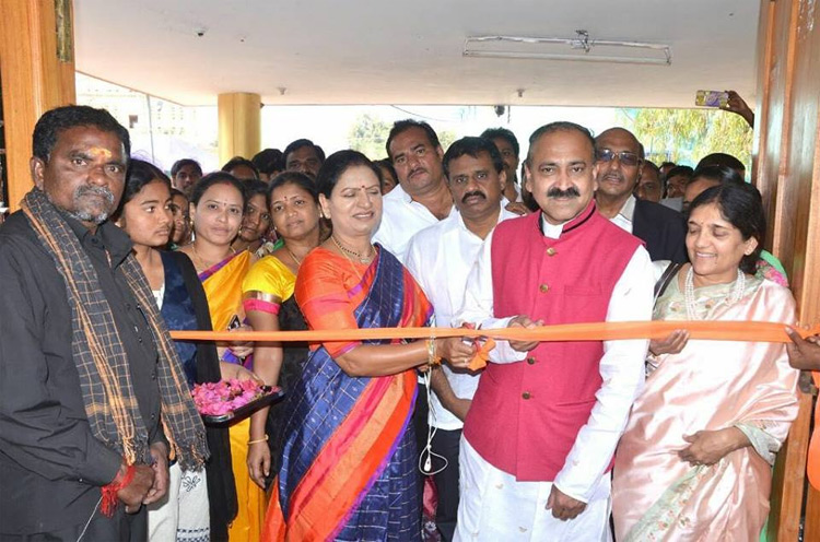 గద్వాలలో నాటా సేవా కార్యక్రమాలు