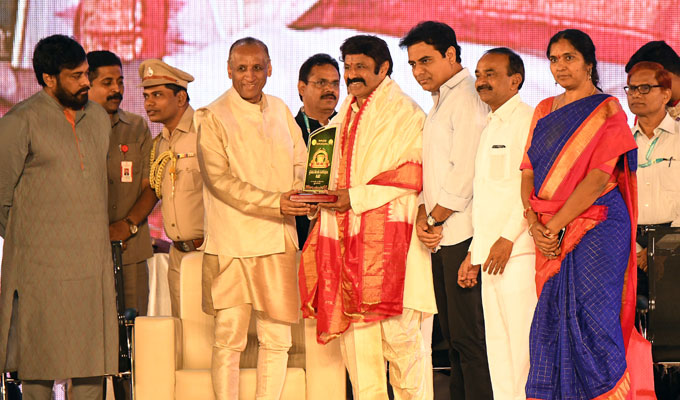 ప్రాంతాలు వేరైనా తెలుగు ఒక్కటే : బాలకృష్ణ