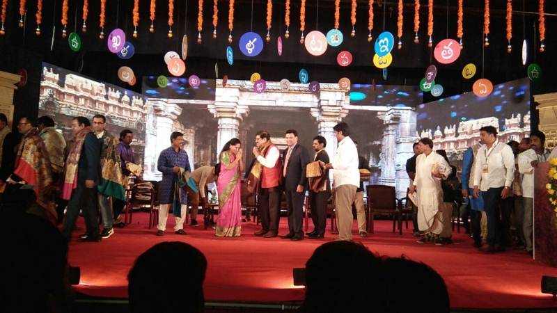 తెలుగు టైమ్స్‌ ఎడిటర్‌ చెన్నూరి సుబ్బారావును సత్కరించిన కవిత