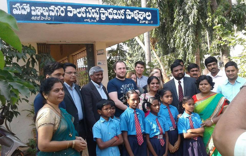 అంగన్‌వాడీల అభివృద్ధికి ఎన్నారైల చేయూత – జయరాం కోమటి