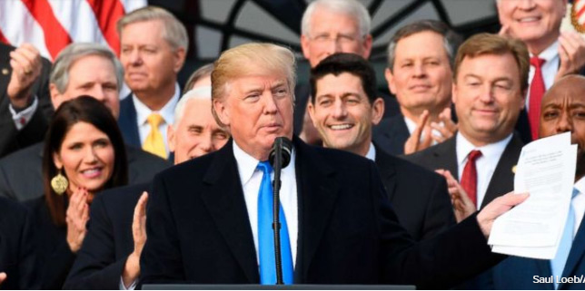 అమెరికన్లకు ట్రంప్‌ క్రిస్మస్‌ కానుక