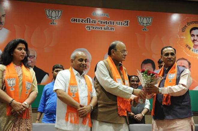 గుజరాత్‌ పీఠంపై మళ్లీ రూపానీయే