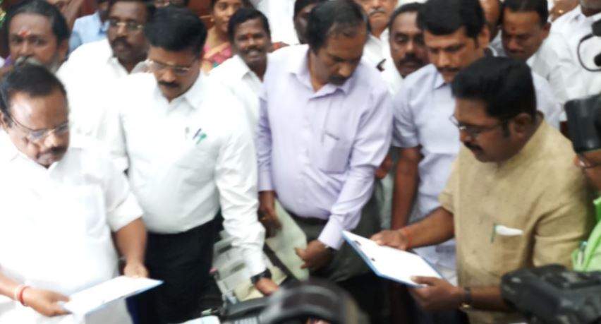 ఆర్కే నగర్‌ ఎమ్మెల్యేగా దినకరన్‌ ప్రమాణస్వీకారం