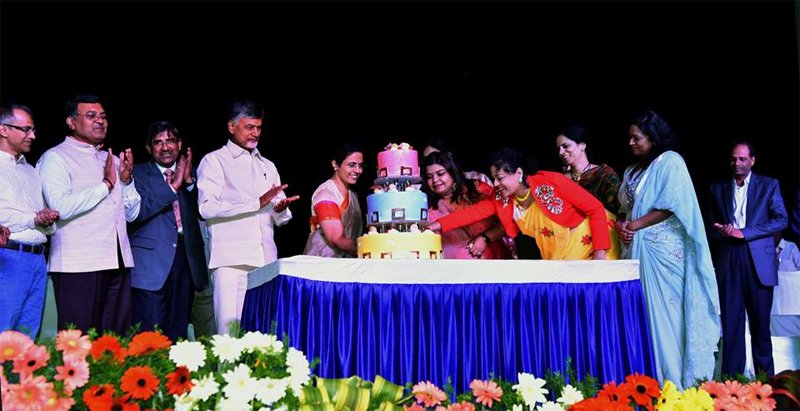 సీఎం చంద్రబాబుకు ఐఏఎస్‌ల విందు