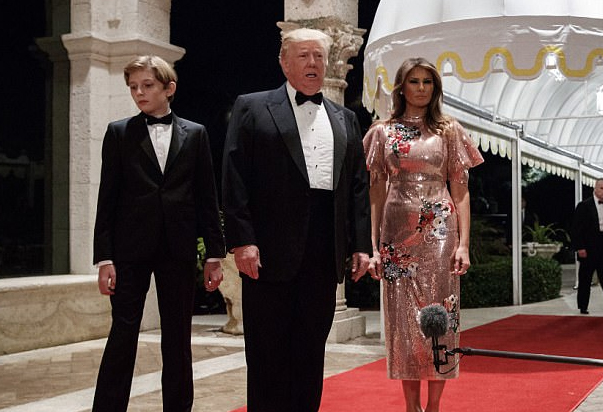 మెలానియా న్యూఇయర్‌ డ్రెస్‌ అస్సలు బాలేదట!