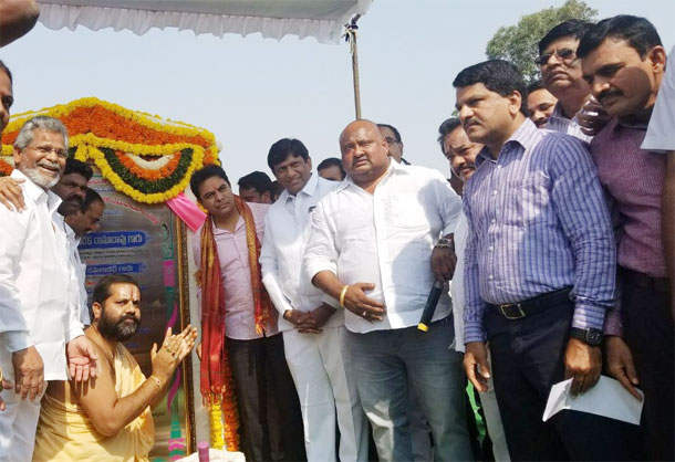 ఐటీ టవర్‌కు మంత్రి కేటీఆర్‌ శంకుస్థాపన