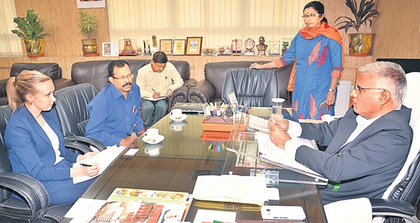 పంటల బీమాపై అమెరికన్‌ వర్సిటీ అధ్యయనం