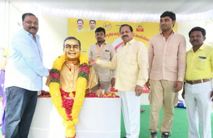 ఎన్టీఆర్ కు నివాళి అర్పించిన సతీష్ వేమన