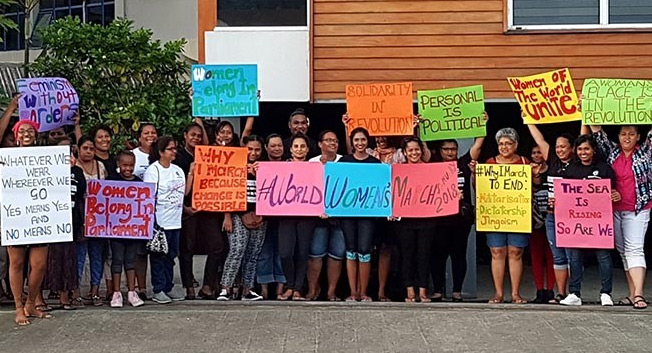 ట్రంప్ పై అమెరికన్ మహిళల ఆగ్రహం