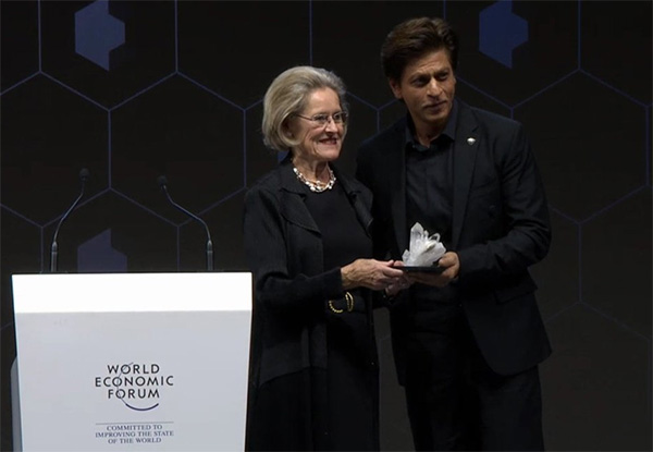 దావోస్ లో మెరిసిన షారూక్