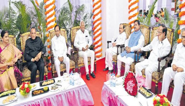 రాజ్ భవన్ లో ఎట్ హోం