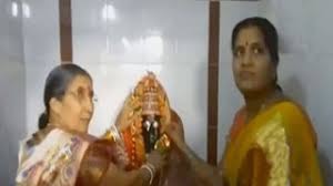 తెలంగాణకు వచ్చిన ప్రధాని సతీమణి